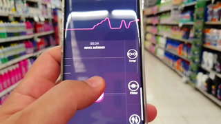 Martinasmith použiť jej hračky na Mall, kým ju cum