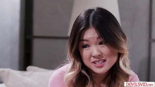 Txiki asian amilotxak eta bere rubia bff joan threesome bat neighbor