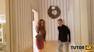 TUTOR4K. 화가 난 남자 끌 경험이 풍부한 교사로 손님들의 사건