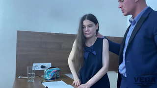 KLASSI HOME LTQAJNA BARRA MILL-IDEJN U L-GĦALLIEM RIEDU JAQGĦU L-ISTUDENT FIL-ĦMAR