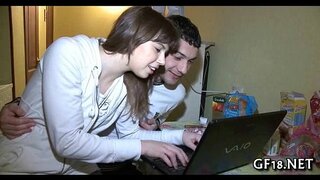 Einfach nëmmen anstarren, vun dësem charmante gir