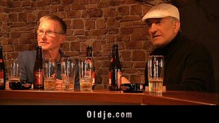 דערינג בלאָנדע סאַקס צוויי אַלט קאַקס