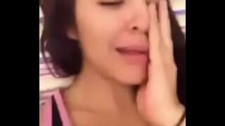 Wideo poświęcone mu, демонстрирующему swoje mięśnie