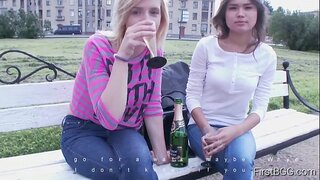 FirstBGG.com - Jane Fox &amp;amp; Bella Donna - Troje Z Vsemi Naravnimi Dekleta