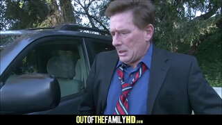 Երիտասարդ Շեկ Ընտանիքի ստանում առաջ խորթ հոր Հետ և Տղայի