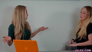 ���െസ്ബിയൻ ഏജന്റ് got caught by a sexy സ്പൈ