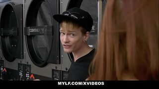 ���ુસ્ત Twat (VannaBardot) નહીં તેના Clit Licked દ્વારા એક મમ્મી મારે તને ચોદવિ છે (SereneSiren)