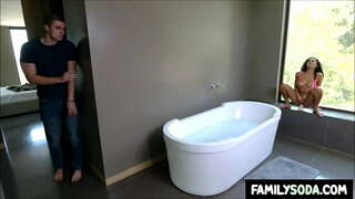 StepBrother कैच stepsister fucking एक dildo बाथरूम मा