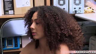 Rasa quickie uban sa usa ka tin-edyer sa CCTV