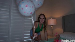 Hapi i-Shish Jep të Shtrënguar Pidhi të Vëllait në B-Ditë