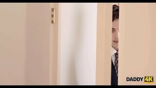 DADDY4K. yaşlı baba ve güzel gelin tarafından harika seks sahnesi