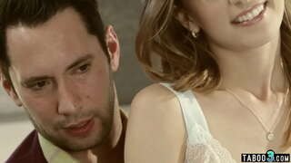 Skinny Stieftochter gebraucht, déi vum perversen Blier