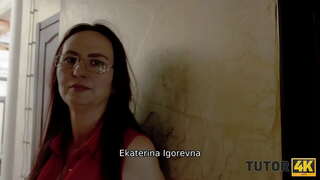 TUTOR4K. 사람에게 말했 교사 그녀는 확산되어야 하는 다리가 돈을 얻을 수있는 학