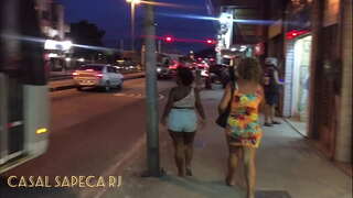 SHOW-OFF PÅ DEN VESTLIGE SIDE, AT GÅ RUNDT UDEN TRUSSER