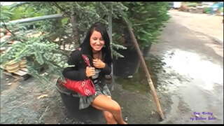 Во градинка на курва овозможува себеси се fucked со задоволство