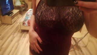 ���ేయడం stip లో డాన్స్ అద్దం ముందు చూపుతోంది చురుకైన మోలలు